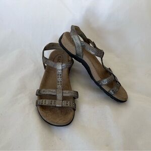 Taos Women's Award Sandals Size 7 Studded Strappy Adjustable Metallic Pewter
